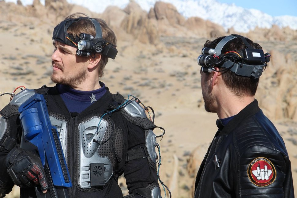 Auf einem weit entlegenen Planeten macht es sich ein besonderes Scouting-Team aus Menschen und Robotern zur Aufgabe, neue Ressourcen zu entdecken. Doch der Planet birgt eine finstere Bedrohung. – Bild: Splendid Film GmbH
