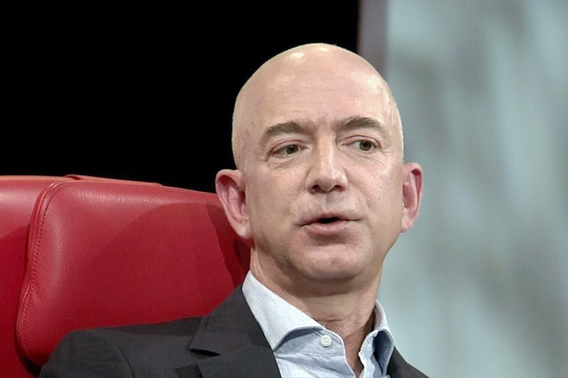Jeff Bezos ist Gründer und CEO von Amazon. Seine Visionen treiben ihn an. – Bild: rbb/​Pumpernickel Films /​ RBB