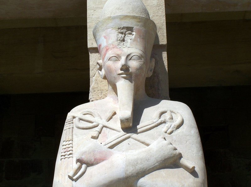 PHOENIX WEIHRAUCH FÜR DEN PHARAO, „Aufbruch nach Punt“, am Mittwoch (08.06.11) um 19:15 Uhr.
Hatschepsut, die Frau auf dem Pharaonenthron, legitimierte sich mit einer Expedition ins sagenumwobene Punt. – Bild: PHOENIX/​ZDF/​Tamara Spitzing