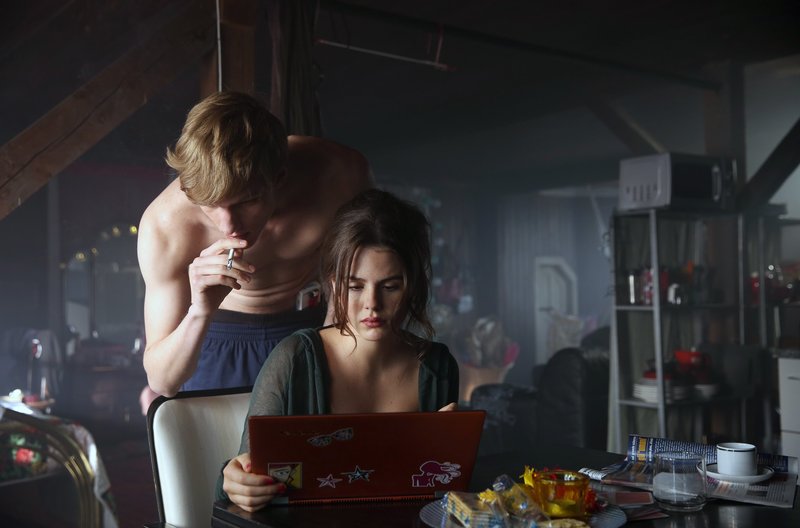 Zazy und Tomek in der Trentiner Wohnung – Bild: WDR/Gilles Mann Filmproduktion/Ralf M. Mendle Zazy und Tomek in der Trentiner Wohnung – Bild: WDR/Gilles Mann Filmproduktion/Ralf M. Mendle