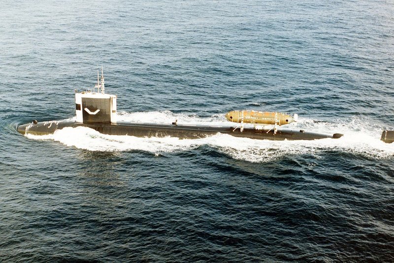 U-Boot Mutterschiffe mit Mini-U-Booten wurden von Reagans Täuschungskomitee in schwedische Gewässer gesandt, um dort den Eindruck sowjetischer Aggression zu erwecken. – Bild: ZDF /​ © US Department of Defense/​NARA