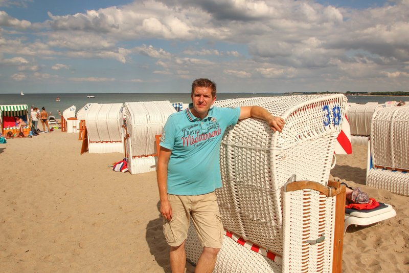 Marcus Bade ist der Herr über 350 Strandkörbe am Timmendorfer Strand. – Bild: ZDF und Gert Anhalt