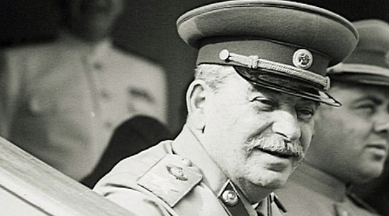 Mit der Schlacht von Stalingrad (1942/43) wurde der deutsche Angriff gegen die Sowjetunion beendet. Stalins Truppen besiegeln schließlich zwei Jahre später mit der Schlacht um Berlin das endgültige Ende der nationalsozialistischen Herrschaft. – Bild: WELT Mit der Schlacht von Stalingrad (1942/43) wurde der deutsche Angriff gegen die Sowjetunion beendet. Stalins Truppen besiegeln schließlich zwei Jahre später mit der Schlacht um Berlin das endgültige Ende der nationalsozialistischen Herrschaft. – Bild: WELT