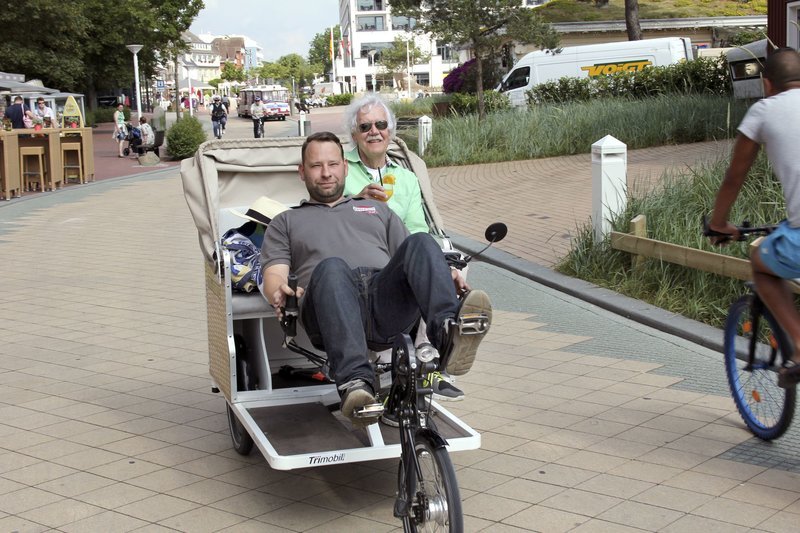 Ganz individuell durch Scharbeutz ? mit dem Strandtaxi. – Bild: NDR Ganz individuell durch Scharbeutz ? mit dem Strandtaxi. – Bild: NDR