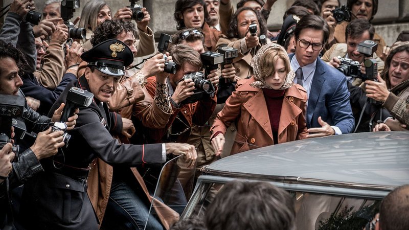 Alles Geld der Welt Michelle Williams als Gail Harris (Mitte links), Mark Wahlberg als Fletcher Chace (Mitte rechts) SRF/2017 ALL THE MONEY US, LLC. – Bild: SRF2 Alles Geld der Welt Michelle Williams als Gail Harris (Mitte links), Mark Wahlberg als Fletcher Chace (Mitte rechts) SRF/2017 ALL THE MONEY US, LLC. – Bild: SRF2