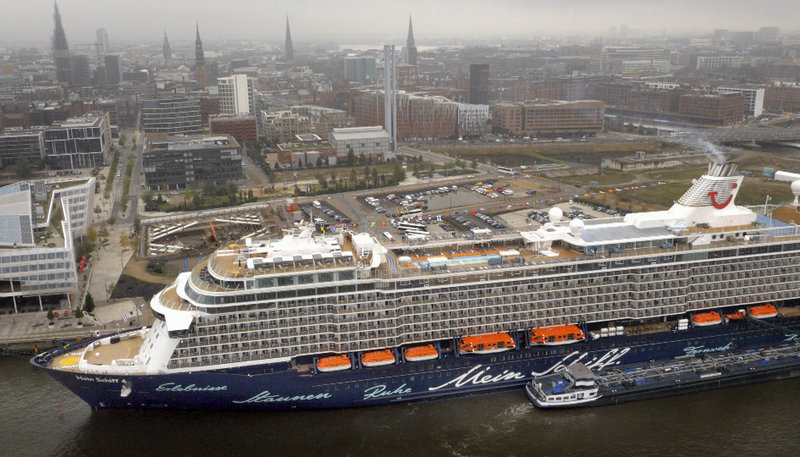 Immer ein Ereigniss - "Mein Schiff" legt am Kreuzfahrtterminal in der Hamburger Hafencity an. – Bild: NDR/cineteam Immer ein Ereigniss - "Mein Schiff" legt am Kreuzfahrtterminal in der Hamburger Hafencity an. – Bild: NDR/cineteam