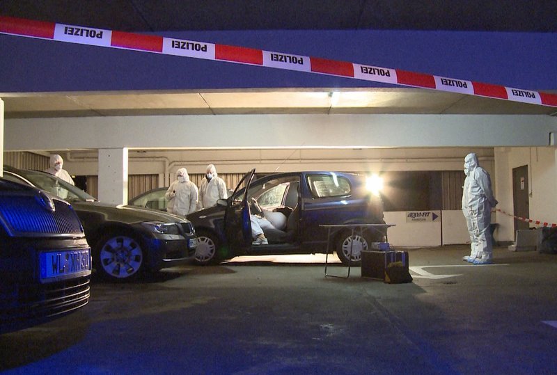 ARD/​SWR Tatort Hamburg – Unterwegs mit der Mordkommission, Film von Ernst August Zurborn, Der Dokumentarfilm im Ersten, am Montag (11.01.12) um 22:45 Uhr im ERSTEN. Tatort im Fall Parkgarage mit dem PKW des Opfers. – Bild: SWR/​Ernst August Zurborn