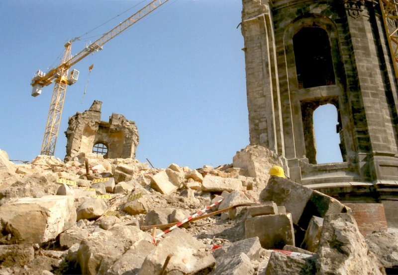 Der Bauzustand der Frauenkirche in Dresden im Mai 1997. – Bild: MDR/​Frank Eckert