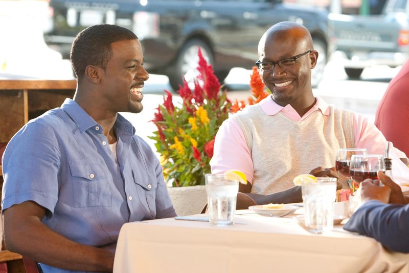 Sein Freund (Taye Diggs, r.) steht Marcus (Lance Gross, l.) bei den Vorbereitungen zu seiner Hochzeit mit Lucia bei ... – Bild: 2009 TCFFC. All rights reserved. Lizenzbild frei Sein Freund (Taye Diggs, r.) steht Marcus (Lance Gross, l.) bei den Vorbereitungen zu seiner Hochzeit mit Lucia bei ... – Bild: 2009 TCFFC. All rights reserved. Lizenzbild frei