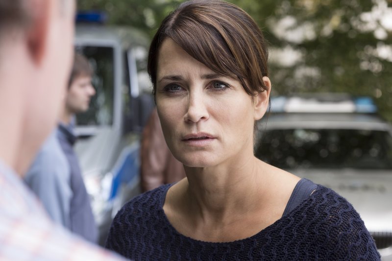Kommissarin Karin Meister (Anja Kling) sucht in Hamburg einen brutalen Frauenmörder. – Bild: ZDF und Georges Pauly