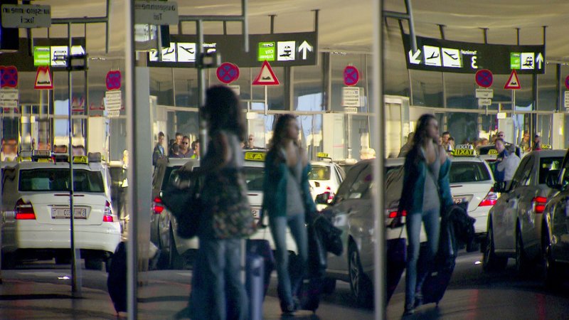 Flughafen. – Bild: ORF