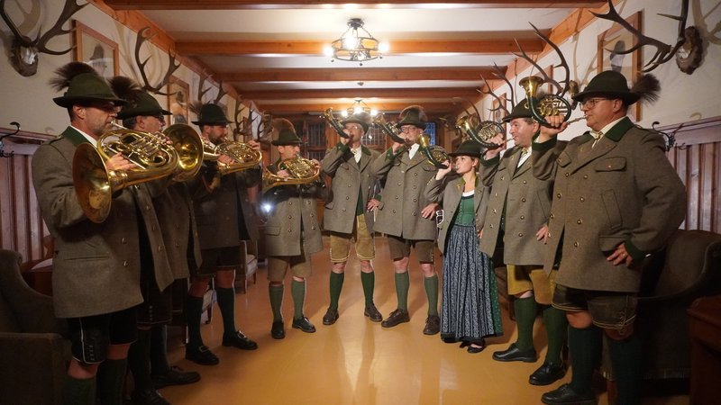 Jagdhornbla?ser ‚Erzherzog Johann‘ am Hubertussee – Bild: ServusTV / Gloriafilm Jagdhornbla?ser ‚Erzherzog Johann‘ am Hubertussee – Bild: ServusTV / Gloriafilm