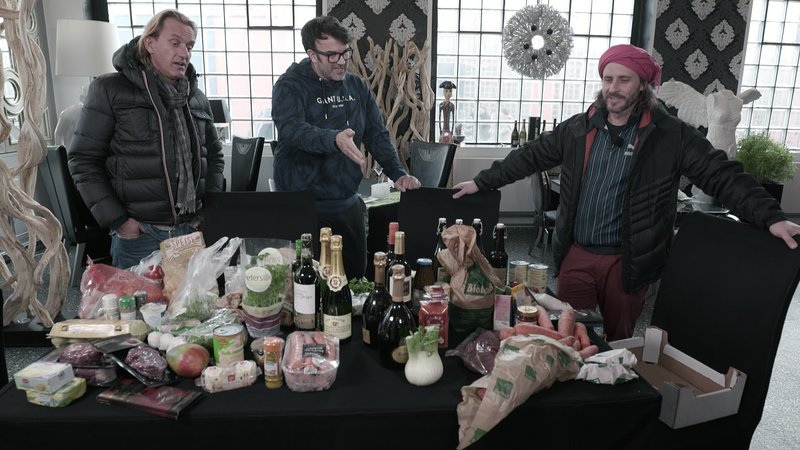 Unsere Kochspezialisten Frank Buchholz, Tarik Rose und Chakall nehmen die Lidl-Produkte unter die Lupe. – Bild: ZDF und Christoph Weber