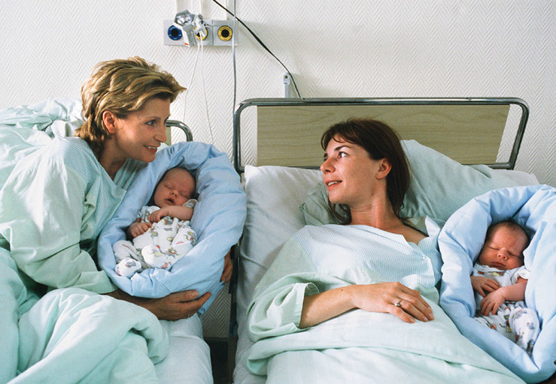 ARD DAS WEIBERNEST, Deutschland 2000, Regie Karola Hattop, am Freitag (14.09.01) um 20:15 Uhr und um 02:10 Uhr im Ersten. – Bild: DMB / Credit: ARD/Degeto, Source: DEGETO FILM, ARD DAS WEIBERNEST, Deutschland 2000, Regie Karola Hattop, am Freitag (14.09.01) um 20:15 Uhr und um 02:10 Uhr im Ersten. – Bild: DMB / Credit: ARD/Degeto, Source: DEGETO FILM,