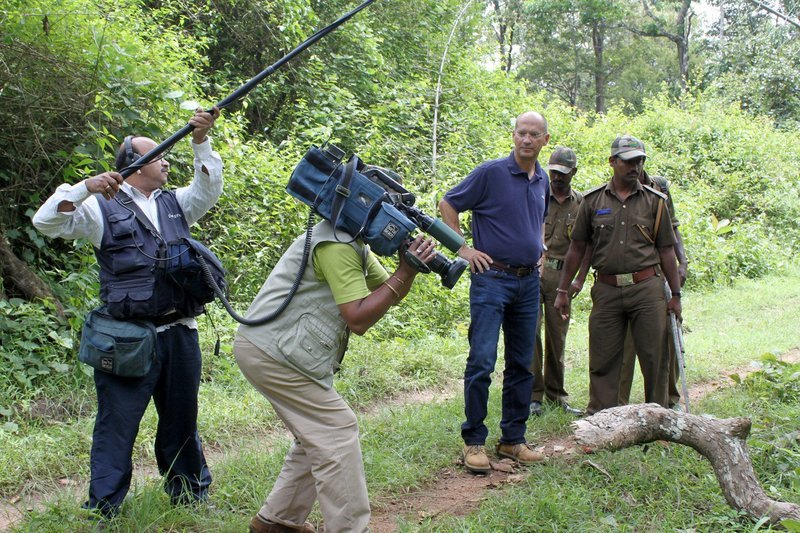 PHOENIX TIGER IN GEFAHR, „Wie Indien sein Nationaltier retten will“, am Freitag (09.05.14) um 22:30 Uhr. Das ARD-Team bei den Dreharbeiten zum Film – Bild: PHOENIX/ARD-Studio Neu Delhi PHOENIX TIGER IN GEFAHR, „Wie Indien sein Nationaltier retten will“, am Freitag (09.05.14) um 22:30 Uhr. Das ARD-Team bei den Dreharbeiten zum Film – Bild: PHOENIX/ARD-Studio Neu Delhi