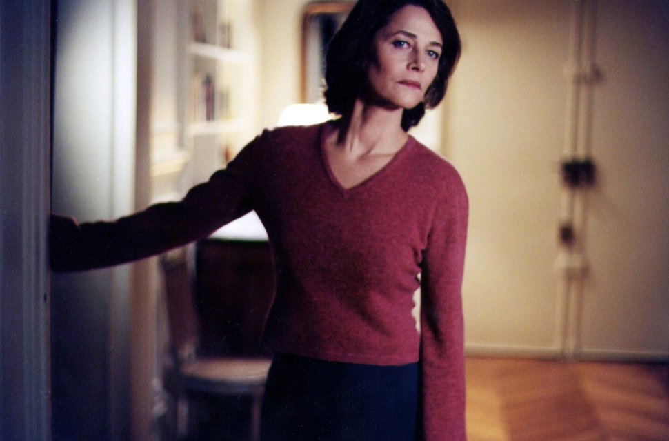 Marie (Charlotte Rampling) beginnt eine neue Beziehung mit dem Verleger Vincent. – Bild: arte