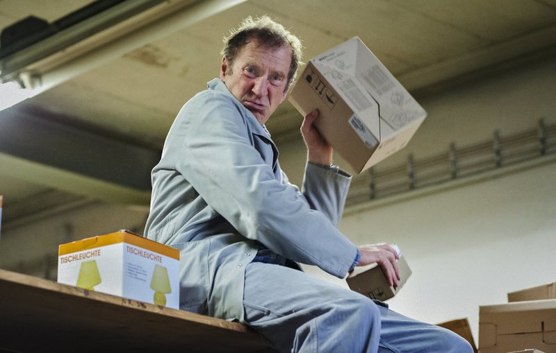 Eine Hand wäscht die andere – Bild: NDR/​Svenja von Schulzendorff