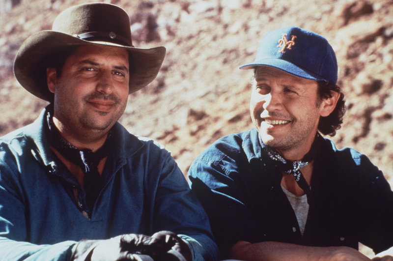 Und wieder haben die Brüder Glen (Jon Lovitz, l.) und Mitch (Billy Crystal, r.) ein Abenteuer im Wilden Westen überstanden ... – Bild: kabel eins Und wieder haben die Brüder Glen (Jon Lovitz, l.) und Mitch (Billy Crystal, r.) ein Abenteuer im Wilden Westen überstanden ... – Bild: kabel eins