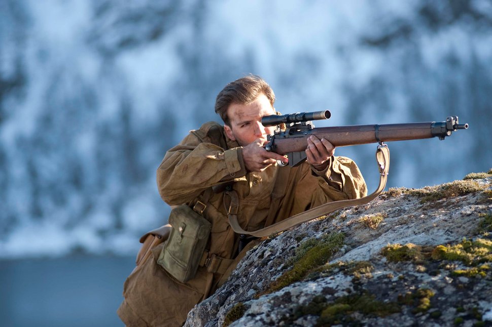 Riley (Guy Burnet). – Bild: Elite Film Riley (Guy Burnet). – Bild: Elite Film