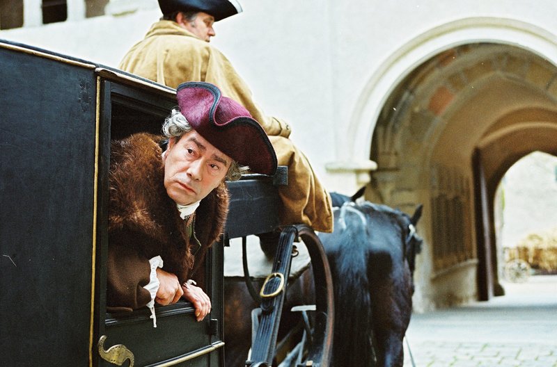 Die Bestie der alten Berge – Bild: RTBF/​K2/​ARTE F /​ Etienne Lafont (Gérard Dessalles) führt Prozesse wegen Hexerei durch.