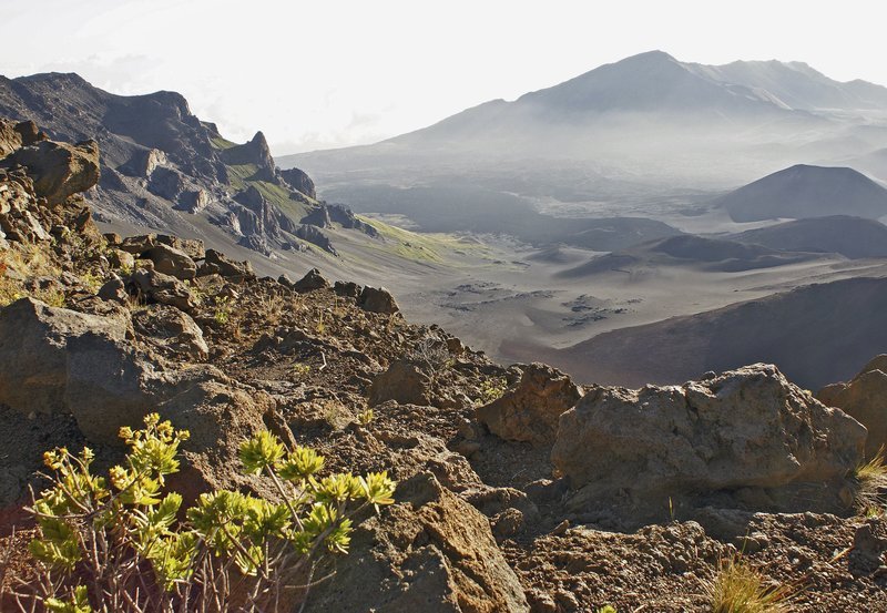 Blick auf den Krater des Vulkans Haleakala auf der hawaiianischen Insel Maui. – Bild: HR/​Gerhard Amm