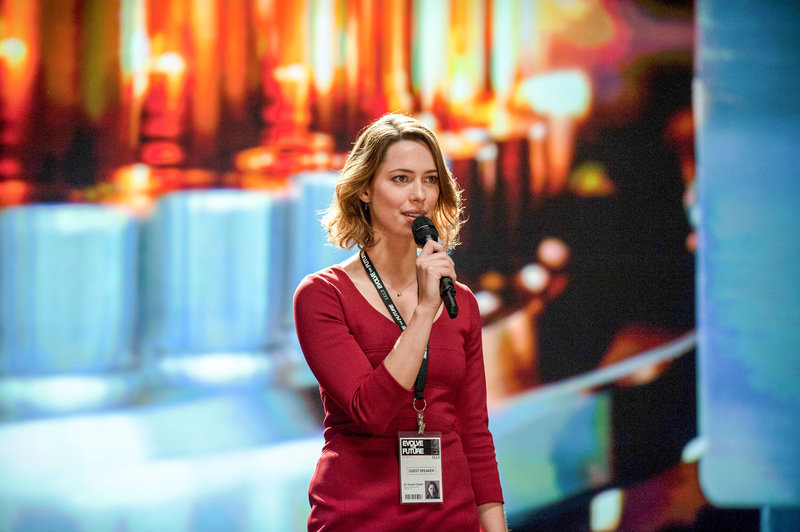 Rebecca Hall (Evelyn Caster). – Bild: ORF Rebecca Hall (Evelyn Caster). – Bild: ORF