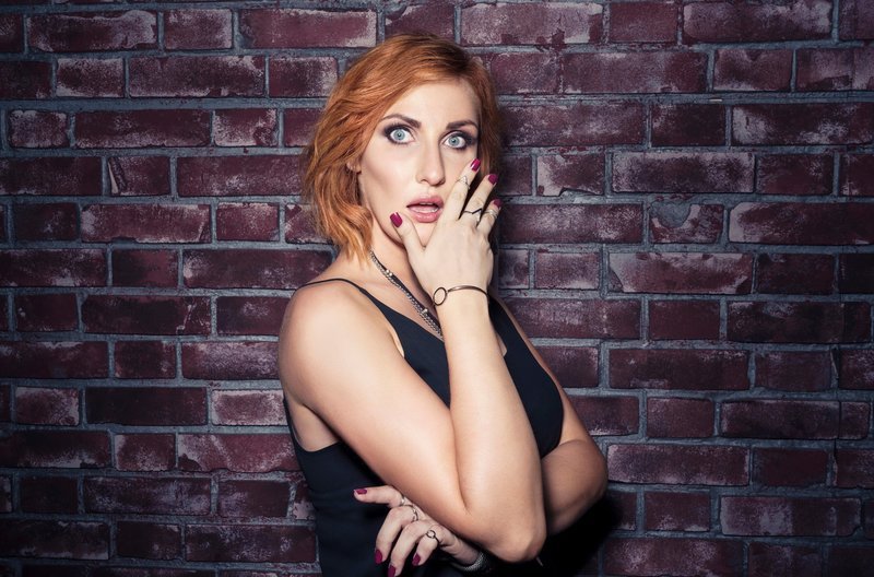 Die Comedienne Lena Liebkind. – Bild: ZDF und HR/Robert Maschke. Die Comedienne Lena Liebkind. – Bild: ZDF und HR/Robert Maschke.