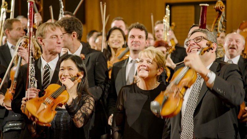 Chefdirigentin Marin Alsop mit dem ORF Radio-Symphonieorchester Wien. – Bild: ORF