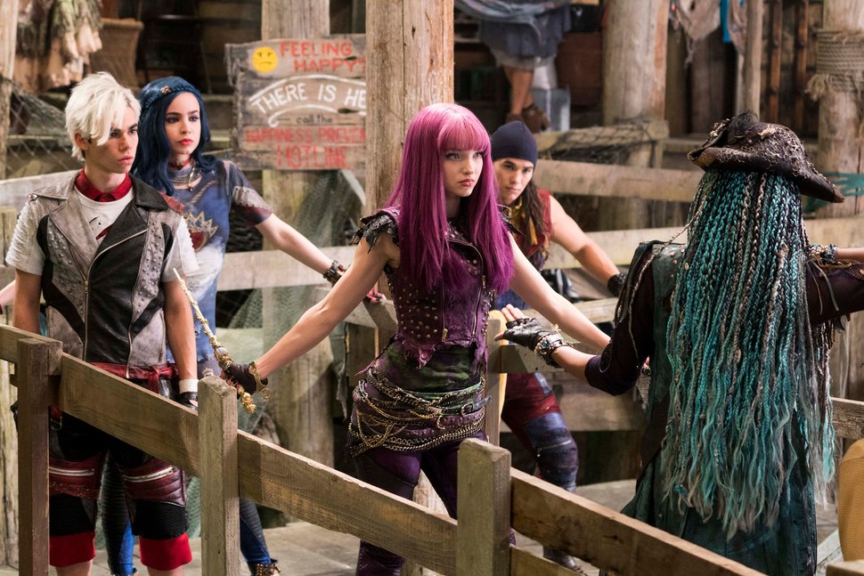 DESCENDANTS 2 – „Day 18“ – A far-reaching, unprecedented and simultaneous premiere has been set for the Disney Channel Original Movie „Descendants 2“ across five networks within the Disney|ABC Television Group, FRIDAY, JULY 21 (8:00 p.m. ET / PT), on Disney Channel, ABC, Disney XD, Freeform and Lifetime. (Disney Channel / David Bukach) CAMERON BOYCE, SOFIA CARSON, DOVE CAMERON, BOOBOO STEWART – Bild: David Bukach / Disney Channel / Disney Channel / © 2016 Disney Enterprises, Inc. All rights reserved.