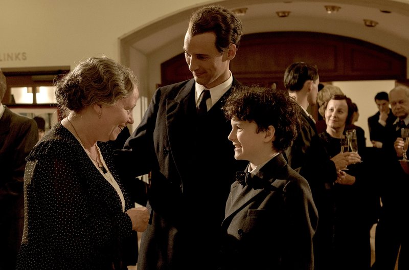 Kästner und der kleine Dienstag – Bild: ZDF und ARD Degeto/​Dor Film/​Anjeza Cikopano.