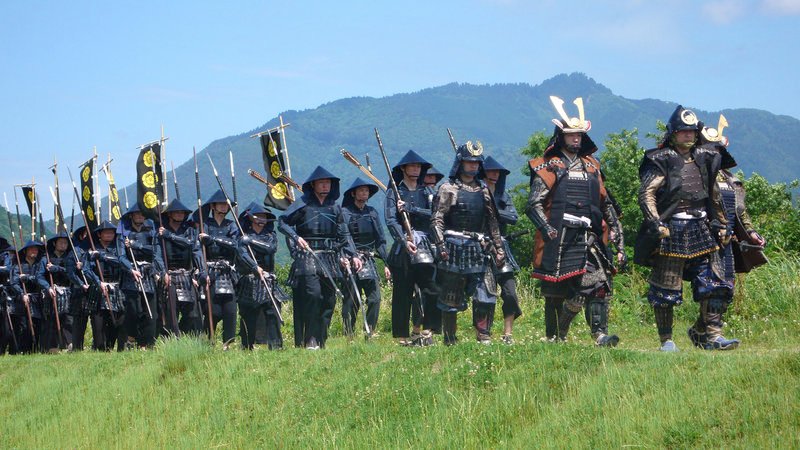 Die Soldaten von Oda Nobunaga greifen das befestigte Dorf der Ninja an. – Bild: ZDF / © John Wate/Urban Canyons Die Soldaten von Oda Nobunaga greifen das befestigte Dorf der Ninja an. – Bild: ZDF / © John Wate/Urban Canyons