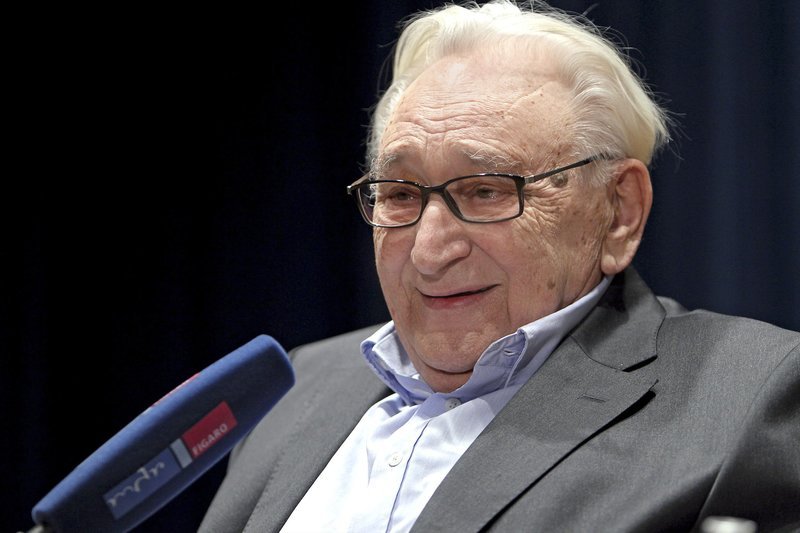 SWR Fernsehen DER GEHEIMDIPLOMAT EGON BAHR, am Donnerstag (19.12.13) um 22:30 Uhr. Egon Bahr – Bild: MDR/Michael Schöne SWR Fernsehen DER GEHEIMDIPLOMAT EGON BAHR, am Donnerstag (19.12.13) um 22:30 Uhr. Egon Bahr – Bild: MDR/Michael Schöne
