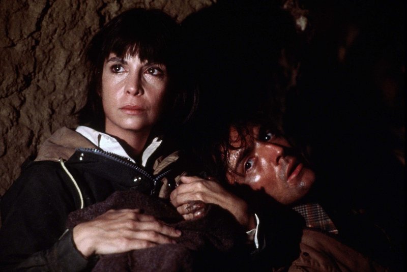 Maggie (Talia Shire, l.); John Hawks (Armand Assante, r.) – Bild: TM & Copyright © 2003 by Paramount Pictures Corporation. All Rights Reserved. Lizenzbild frei