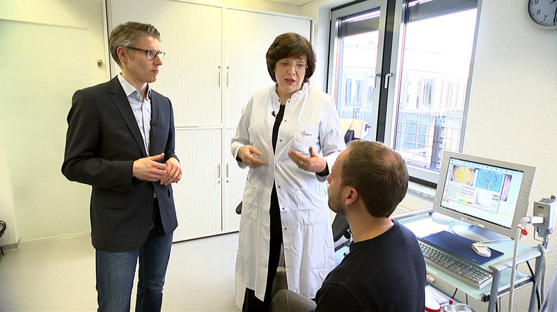 Der große Haar-Check – Bild: rbb/​Erika Brettschneider