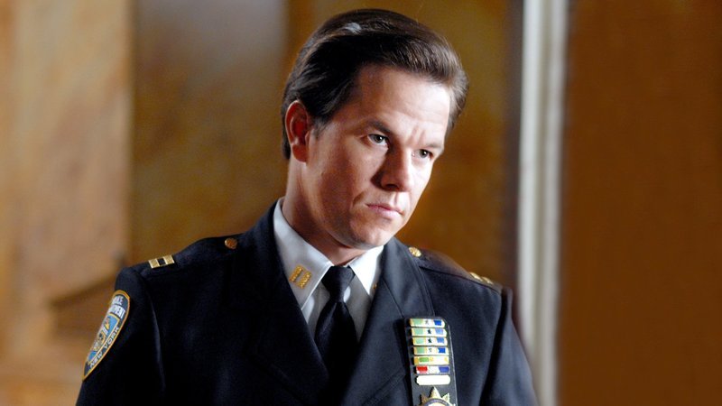 Joseph Grusinsky (Mark Wahlberg) ist erfolgreicher Polizist beim New Yorker Police DepartementJoseph Grusinsky (Mark Wahlberg) ist erfolgreicher Polizist beim New Yorker Police Departement – Bild: RTL Zwei Joseph Grusinsky (Mark Wahlberg) ist erfolgreicher Polizist beim New Yorker Police DepartementJoseph Grusinsky (Mark Wahlberg) ist erfolgreicher Polizist beim New Yorker Police Departement – Bild: RTL Zwei