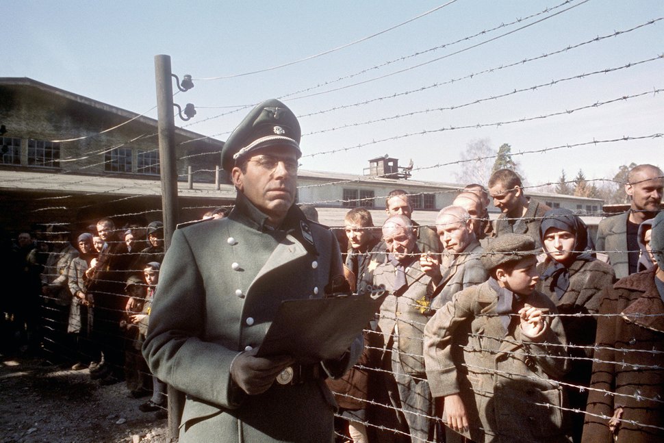 Eduard Roschmann (Maximilian Schell), der sogenannte Schlächter von Riga: Wie viele andere hochrangige SS-Offiziere floh der Kriegsverbrecher, der unzählige Menschen auf dem Gewissen hat, nach dem Krieg ins Ausland. – Bild: ARTE France / © Columbia Pictures
