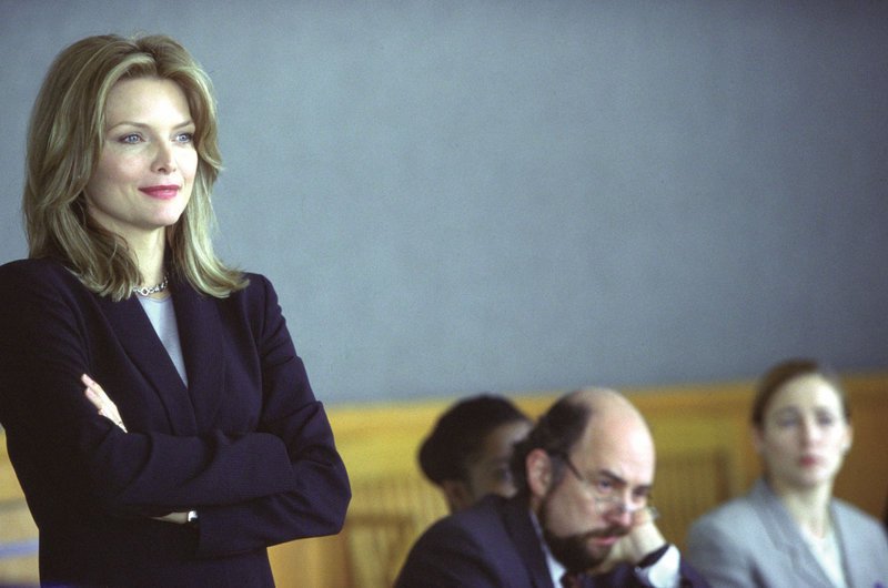 Staranwältin Rita Harrison (Michelle Pfeiffer) verteidigt Sam vor Gericht – Bild: RTL II