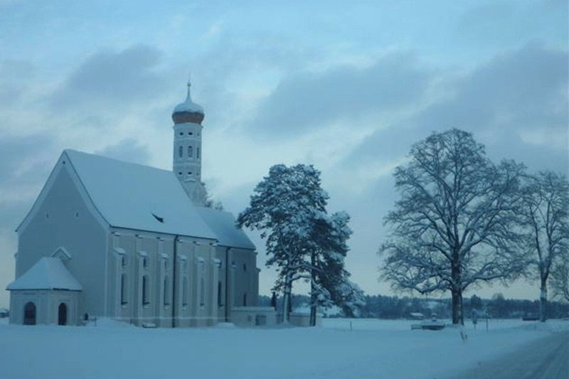 Kirche bei Schwangau. – Bild: ZDF und BR/Dr Kirche bei Schwangau. – Bild: ZDF und BR/Dr