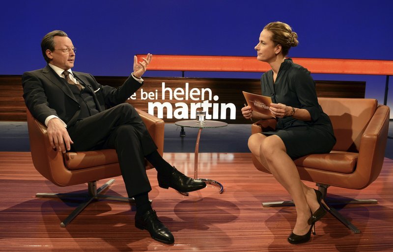 TV-Moderatorin Helen Martin (Claudia Michelsen) und Georg Sahl (Matthias Brandt) – Bild: HR/​Bettina Müller