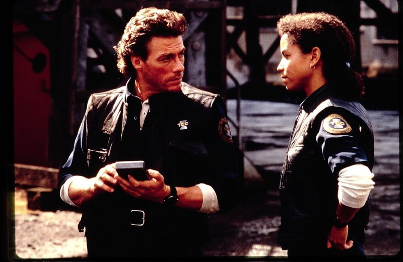 Time Cop (1994) bij CAZ. Op de foto: Jean-Claude Van Damme (Max Walker) – Bild: TV Puls