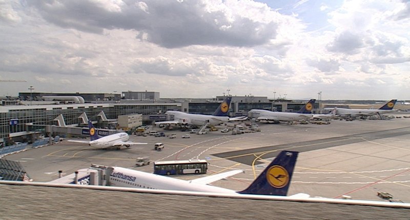 Der Flughafen Frankfurt/​ Main ist mit einer Fläche von 2.160 Hektar der drittgrößte Flughafen Europas. – Bild: N24 Doku