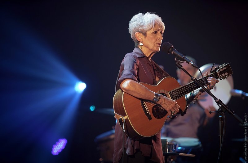 Mit der „Fare Thee Well“ – Welttournee beendet die Folk-Ikone Joan Baez ihre 60-jährige, über 30 Alben umfassende Konzertkarriere. – Bild: ARTE France /​ © Véronique Fel