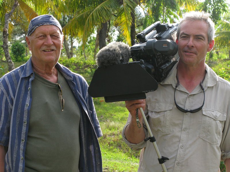 Dieter Dubbert (links) mit Kameramann Stefan Schindler. – Bild: BR/​filmworks