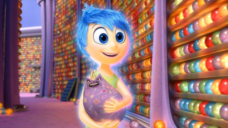 Die Freude gerät versehentlich in Rileys Langzeitgedächtnis und versetzt sie dadurch in ein Gefühlschaos. Auf ihrer Reise zurück in die Kommandozentrale muss sie ihre Kernerinnerungen gut hüten, damit sie nicht für immer verloren gehen.. – Bild: MG RTL D /​ © Disney/​Pixar