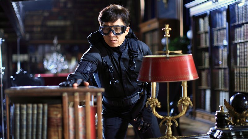 Asian Hawk (Jackie Chan) erhält den Auftrag seines Lebens: Als bekannter Meisterdieb, Schatzsucher und Kampfkunst-Experte soll er wertvolle Relikte der chinesischen Kultur, die über den gesamten Globus verteilt sind, zurückbringen. – Bild: RTL Zwei