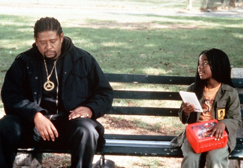 ARD GHOST DOG - DER WEG DES SAMURAI (ghost dog: the way of the samurai), USA/Frankreich/Deutschland 1999, Regie Jim Jarmusch, am Donnerstag (14.07.11) um 00:55 Uhr im Ersten. Killer mit Herz: Ghost Dog (Forest Whitaker) hat Verständnis für die Menschen in seinem multikulturellen Viertel. – Bild: ARD Degeto ARD GHOST DOG - DER WEG DES SAMURAI (ghost dog: the way of the samurai), USA/Frankreich/Deutschland 1999, Regie Jim Jarmusch, am Donnerstag (14.07.11) um 00:55 Uhr im Ersten. Killer mit Herz: Ghost Dog (Forest Whitaker) hat Verständnis für die Menschen in seinem multikulturellen Viertel. – Bild: ARD Degeto
