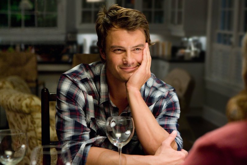 Regisseur Eric (Josh Duhamel) lässt sich auf den Verkupplungsversuch seiner Freunde ein, doch der Erfolg bleibt leider aus. – Bild: 2010 Warner Bros