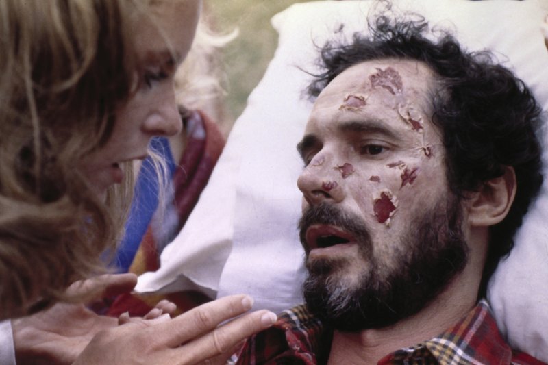 Maggie McKeown (Heather Menzies-Urich), Paul Grogan (Bradford Dillman) – Bild: RTL NITRO / MGM Maggie McKeown (Heather Menzies-Urich), Paul Grogan (Bradford Dillman) – Bild: RTL NITRO / MGM