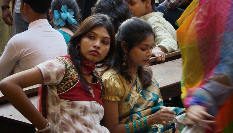 Junge Frauen in Indien. – Bild: SWR/​SWR/​Guillaume Martin