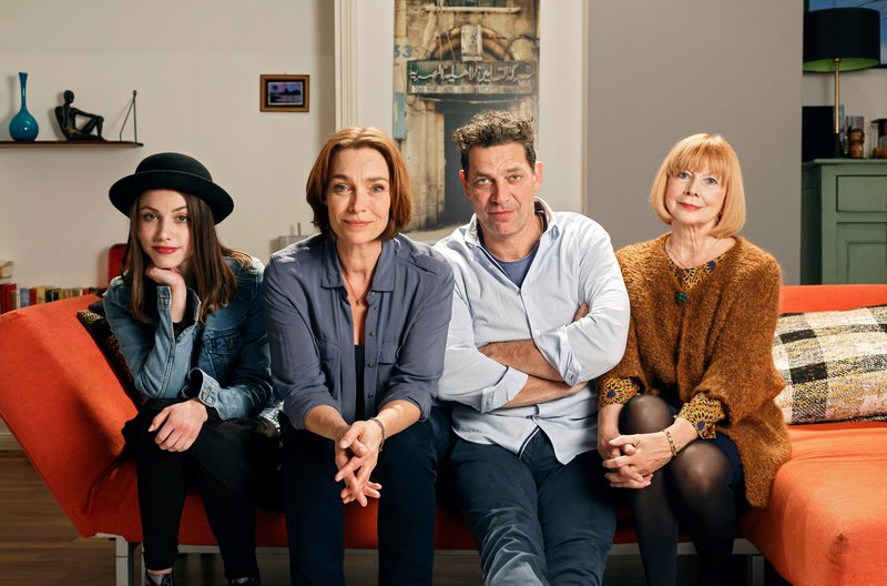 ARD/SWR FREITAG IM ERSTEN, „Billy Kuckuck – Margot muss bleiben!“, Spielfilm Deutschland 2018, am Freitag (27.04.18) um 20:15 Uhr im ERSTEN. Drei Generationen energischer Frauen: Vivien Sczesny als Hannah, Aglaia Szyszkowitz als Billy und Ursela Monn als Christel mit Gregor Bloeb als Ex-Mann und Vater Gunnar.. © SWR/Degeto/Kai Schulz, honorarfrei – Verwendung gemäß der AGB im engen inhaltlichen, redaktionellen Zusammenhang mit genannter SWR-Sendung bei Nennung „Bild: SWR/Degeto/Kai Schulz“ (S2+). SWR-Presse/Bildkommunikation, Baden-Baden, Tel: 07221/929–22202, foto@swr.de – Bild: SWR/Degeto/Kai Schulz ARD/SWR FREITAG IM ERSTEN, „Billy Kuckuck – Margot muss bleiben!“, Spielfilm Deutschland 2018, am Freitag (27.04.18) um 20:15 Uhr im ERSTEN. Drei Generationen energischer Frauen: Vivien Sczesny als Hannah, Aglaia Szyszkowitz als Billy und Ursela Monn als Christel mit Gregor Bloeb als Ex-Mann und Vater Gunnar.. © SWR/Degeto/Kai Schulz, honorarfrei – Verwendung gemäß der AGB im engen inhaltlichen, redaktionellen Zusammenhang mit genannter SWR-Sendung bei Nennung „Bild: SWR/Degeto/Kai Schulz“ (S2+). SWR-Presse/Bildkommunikation, Baden-Baden, Tel: 07221/929–22202, foto@swr.de – Bild: SWR/Degeto/Kai Schulz